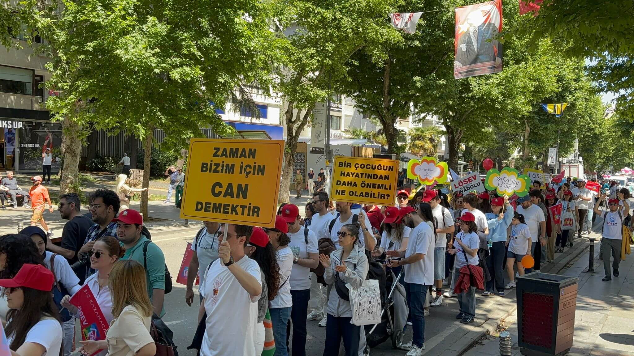Lösemi savaşçılarından Bağdat Caddesi’nde renkli kortej